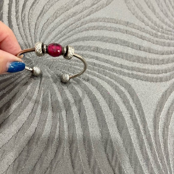 Original Pandora with a red heart no tags never used - Picture 4 of 6